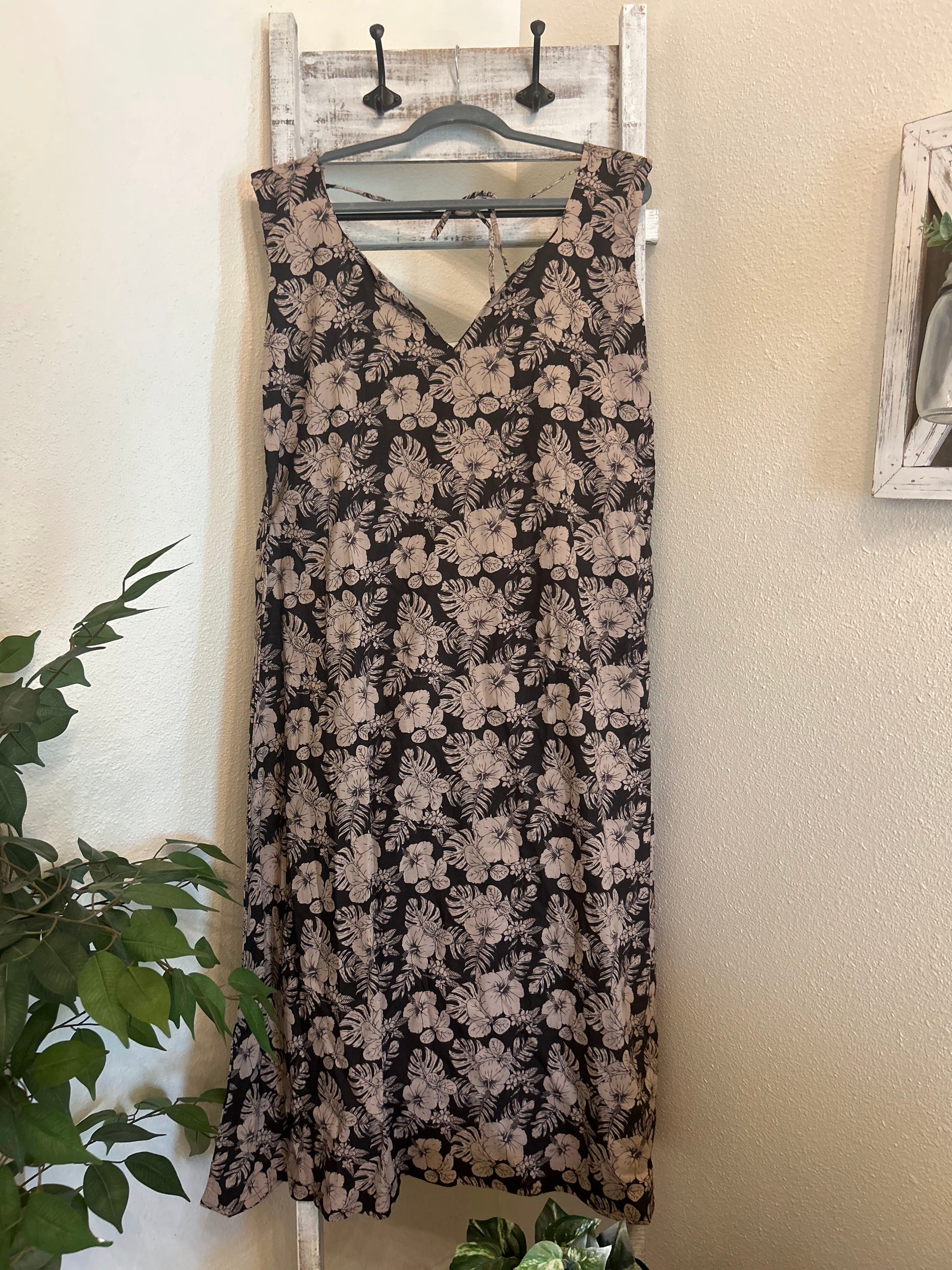 Hibiscus Short Sleeve Dress