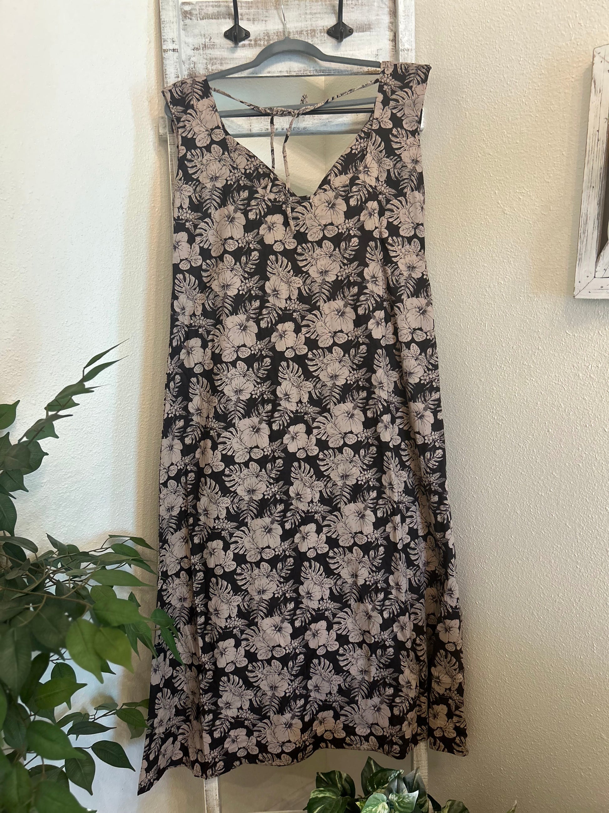 Hibiscus Short Sleeve Dress